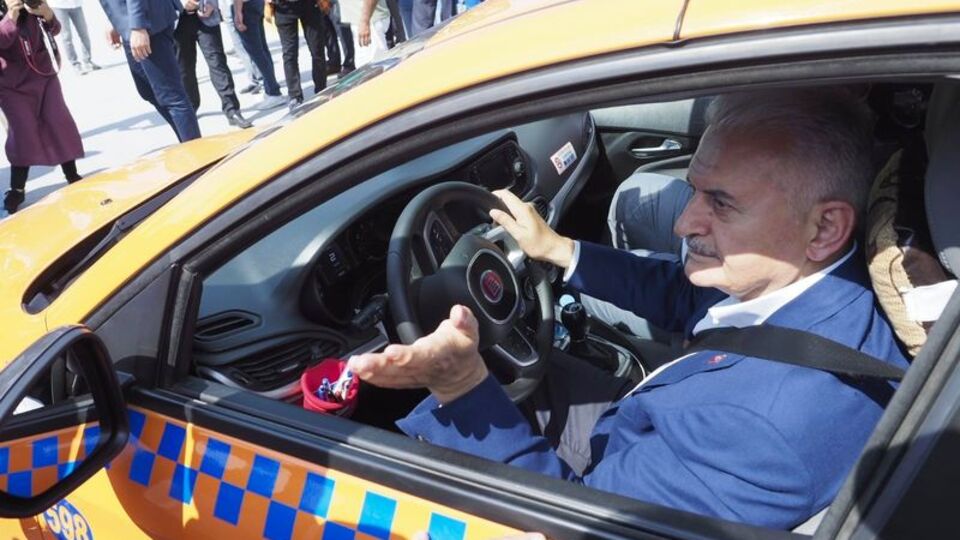 Binali Yıldırım'dan taksicilere uyarı