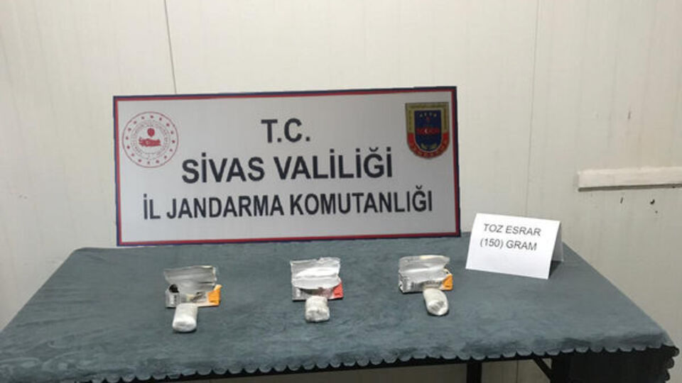 Meyve suyu kutularında esrar ele geçirildi