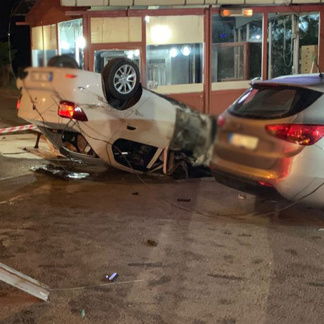 Aşırı hızlı otomobil takla attı: 2 yaralı
