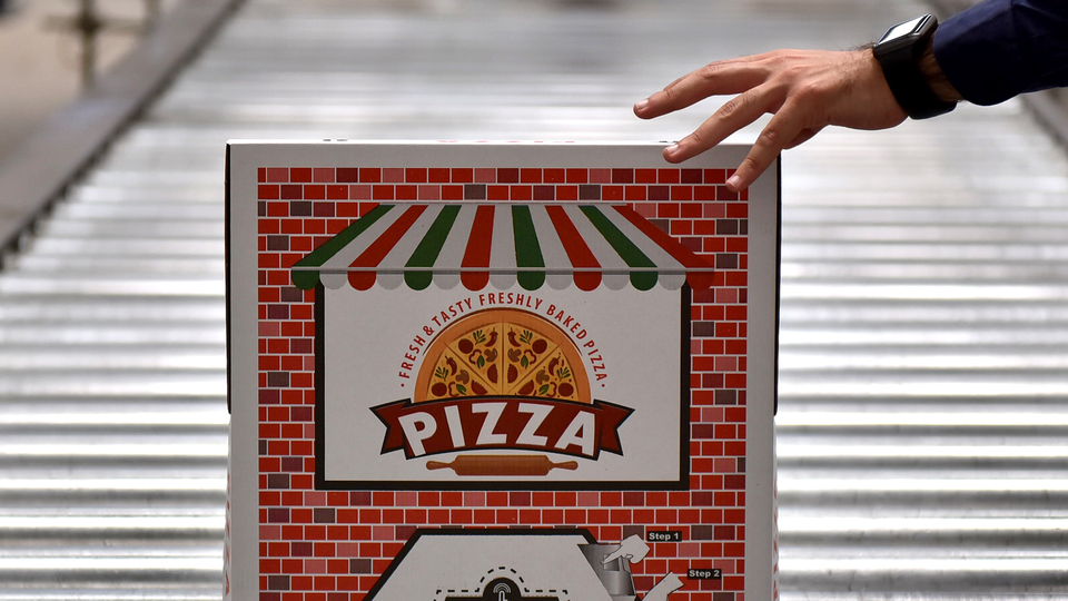 Pizza kutusunu kilitledi, dünyaya sattı!