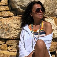 "Sen hiç yaş almaz mısın be kadın!"