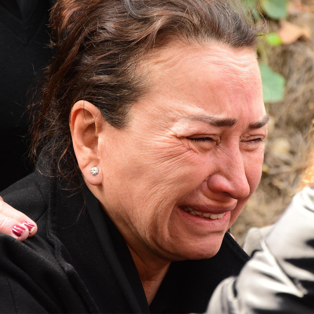 Demet Akbağ gözyaşlarına boğuldu