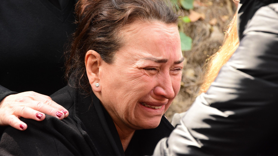 Demet Akbağ gözyaşlarına boğuldu