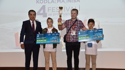 Manisa'da 'kodlarını' sergilediler