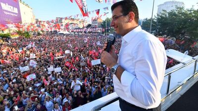 Ekrem İmamoğlu Esenler'de miting düzenledi