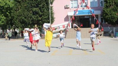 Okul zili son kez tatil için çaldı!