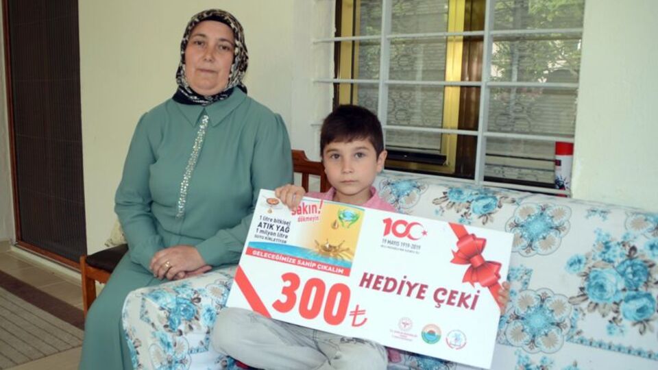 Minik Ahmet'ten boyundan büyük iyilik!