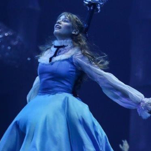 Serenay Sarıkaya'dan 'Alice' klibi 