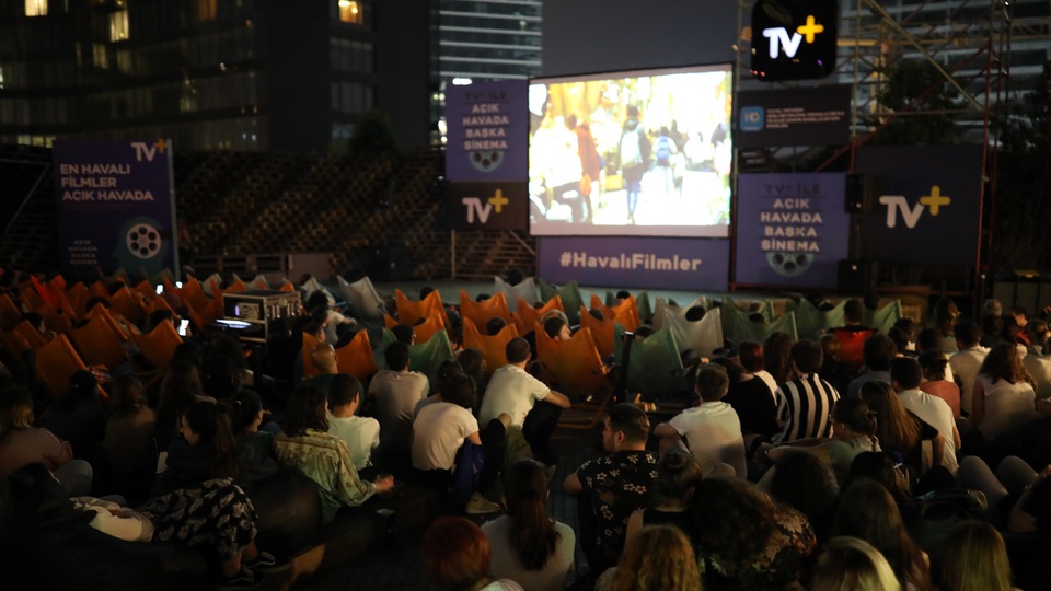 Açık havada ücretsiz sinema keyfi!