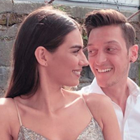 Mesut ile Amine balayında!