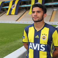 Fenerbahçe ilk imzayı attırdı!