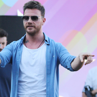 Ünlü şarkıcıya büyük şok!