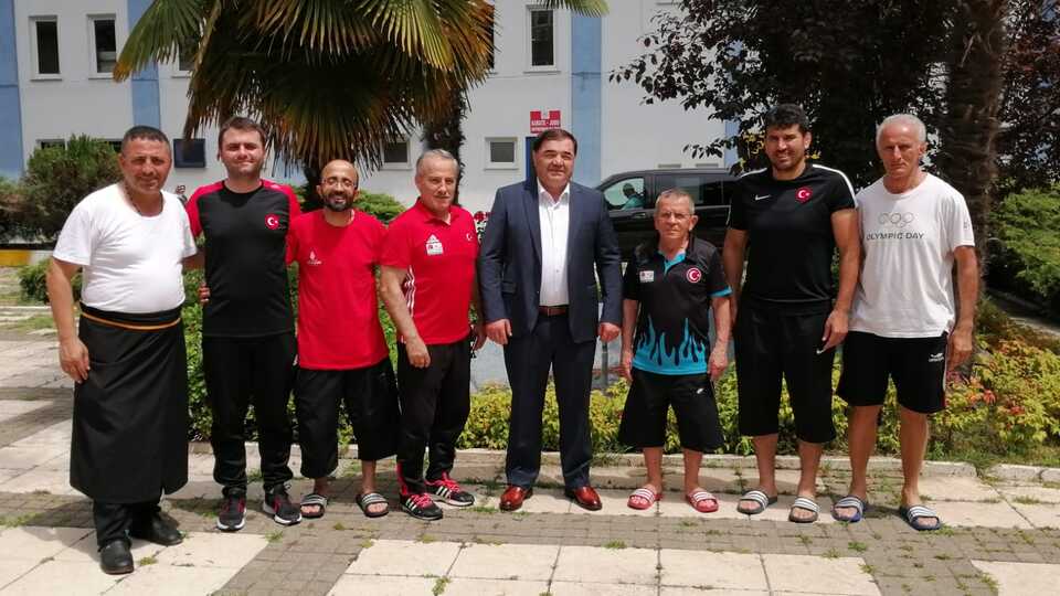 Başkan Aydın'dan millilere moral