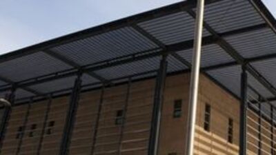 Bağdat'ta ABD Büyükelçiliği yakınına füze düştü