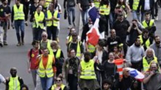 Fransa'da sarı yelekliler sokaklarda