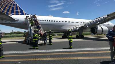 İnişte tekerlekleri patladı, faciadan dönüldü