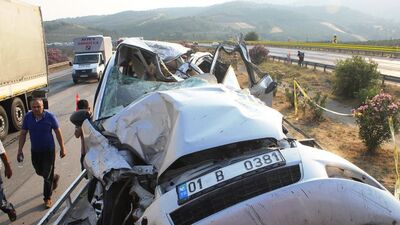 Zincirleme kazada karı koca öldü!