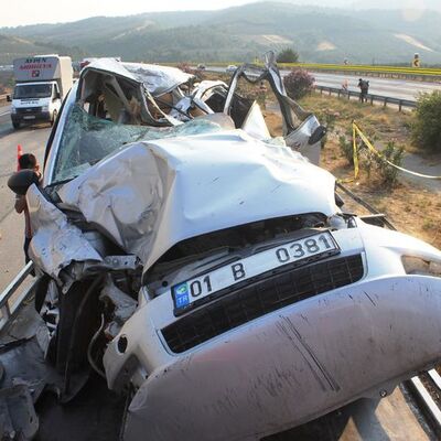 Zincirleme kazada karı koca öldü!