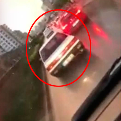 Ambulansa ısrarla yol vermedi!