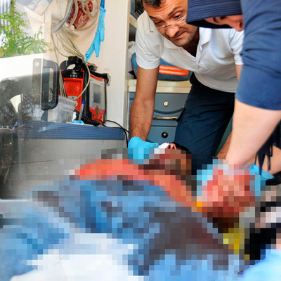 Babalar Günü'nde yaşandı! Rambo bıçağını boğazına sapladı!