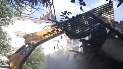 Bingöl'de metruk bina yıkıldı