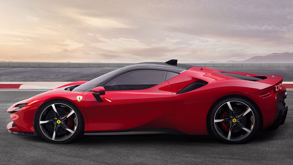 Ferrari resmen tanıttı