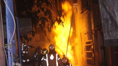 Yangın doğalgaz kutusuna sıçradı!