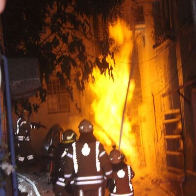 Yangın doğalgaz kutusuna sıçradı!