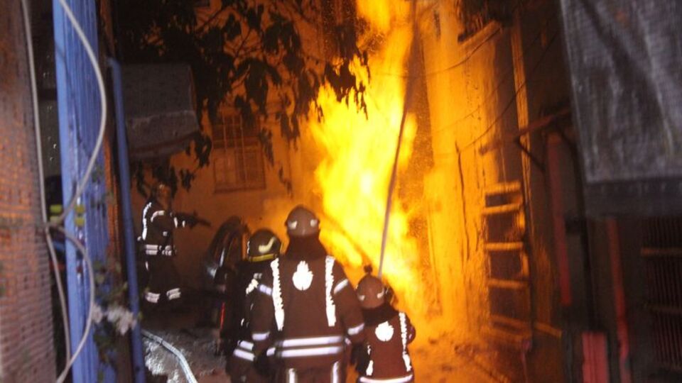 Yangın doğalgaz kutusuna sıçradı!