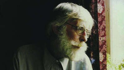 İlhan Koman kimdir?