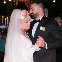 Zerrin Özer evlendi