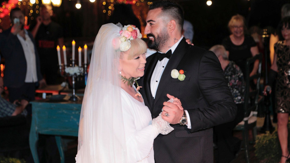 Zerrin Özer evlendi