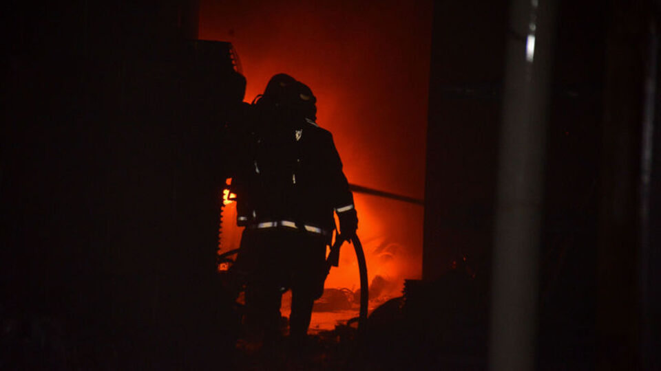 Mersin'de fabrika yangın paniği