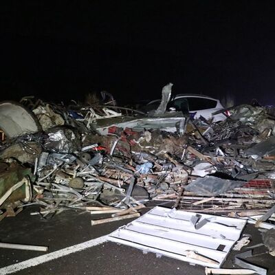 TEM'de TIR devrildi, ortalık savaş alanına döndü