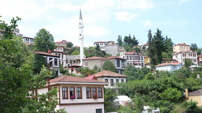 Osmanlı dönemine ait evleriyle tarihi Ortamahalle!