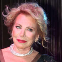 "Ben sokakta yürürken trafik dururdu"