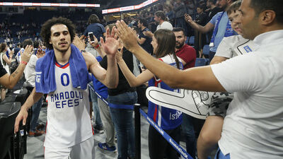 Anadolu Efes, şampiyonluğa bir adım uzakta