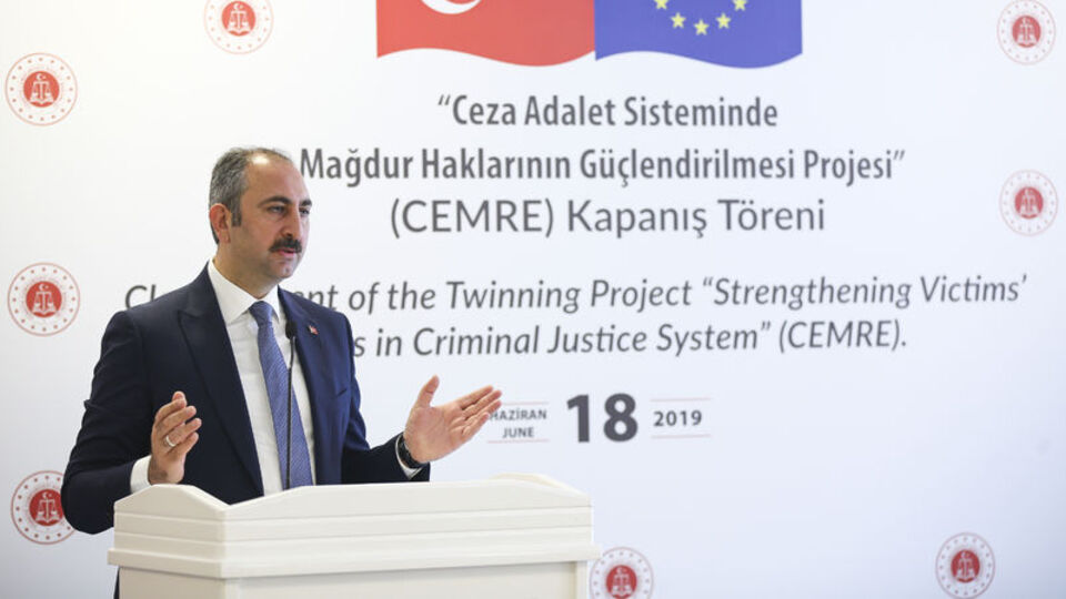 Adalet Bakanı Abdülhamit Gül'den çarpıcı mesajlar