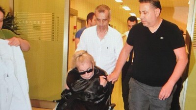 Zerrin Özer hastaneye kaldırıldı