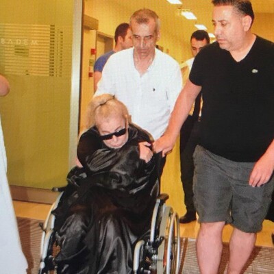 Zerrin Özer hastaneye kaldırıldı