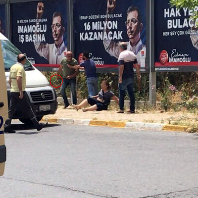 Bıçaklı caniyi mahalleli durdurdu!