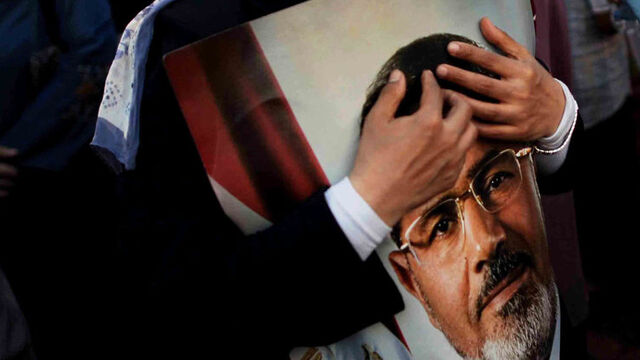 "Mursi'yi ölüme terk ettiler"