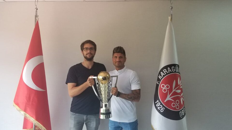 Barış Özbek sözleşme yeniledi