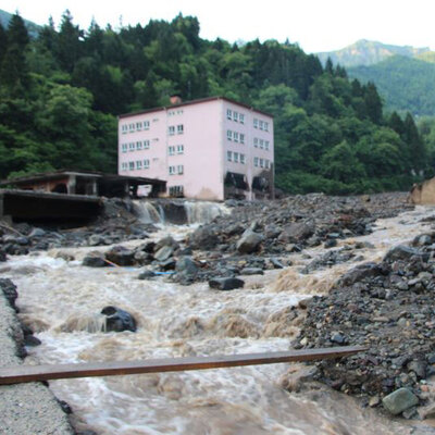 Sığındıkları markette felaketi yaşadılar!