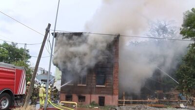 Fatih'te ahşap binada yangın