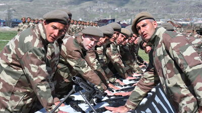 Yeni Askerlik Yasası Salı gününe kaldı