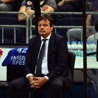 Ergin Ataman yine kulaklıkla