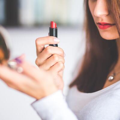 Artık makyajı o yapacak!