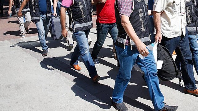 İzmir merkezli 4 ilde FETÖ operasyonu: 33 gözaltı