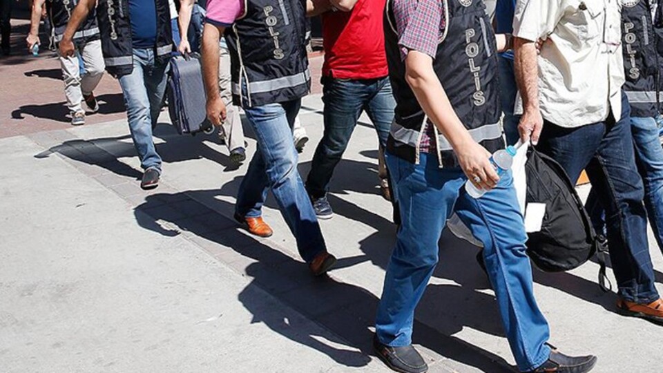 İzmir merkezli 4 ilde FETÖ operasyonu: 33 gözaltı